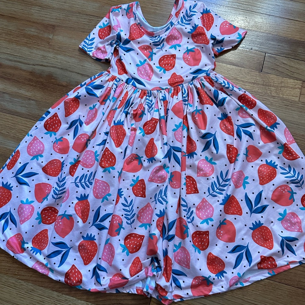 Adorable Strawberry Print Dress w Pockets | girls 9/10